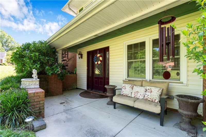 111 Queensgate Ln, Charlotte, NC 28214