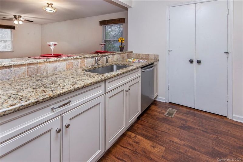 701 E 19th St, Charlotte, NC 28205