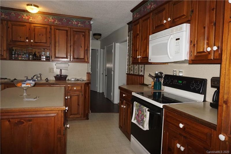 1635 26th St NE, Hickory, NC 28601