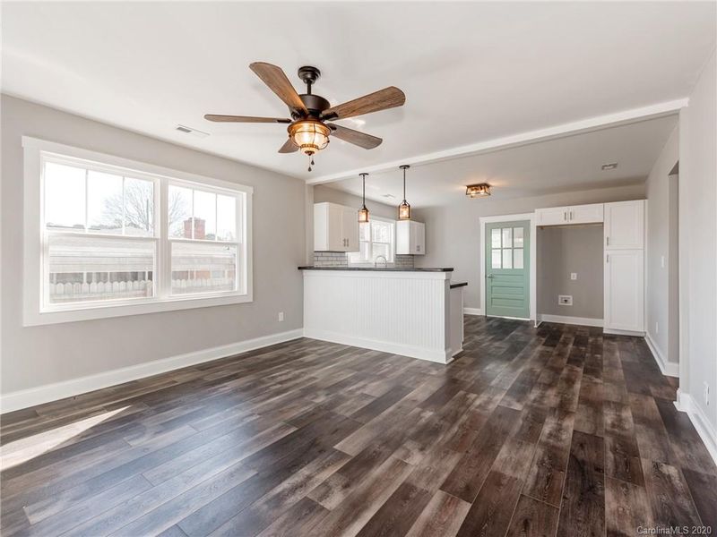 5203 Dellinger Cir, Cherryville, NC 28021