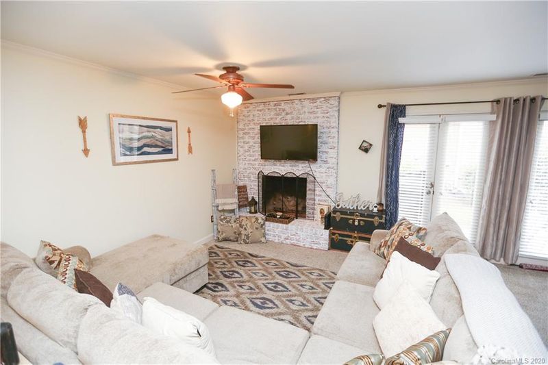318 Wisteria Ln, Kannapolis, NC 28083