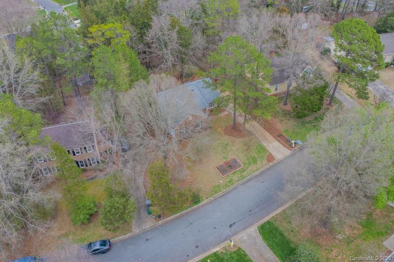 8905 Golf Ridge Dr, Charlotte, NC 28277
