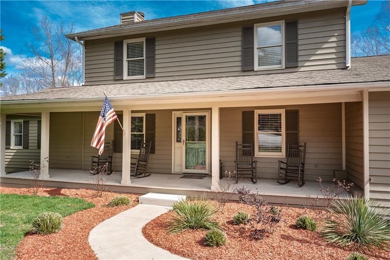 3725 Alpine Ct NE, Hickory, NC 28601