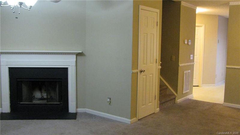 3836 Mosscroft Ln, Charlotte, NC 28215