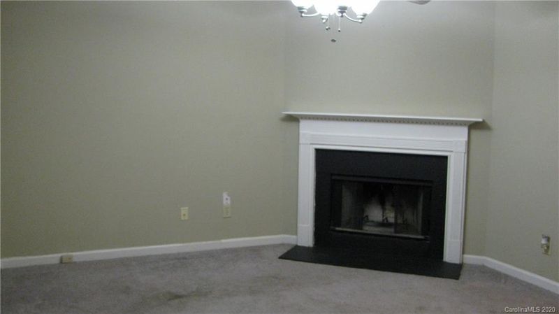 3836 Mosscroft Ln, Charlotte, NC 28215