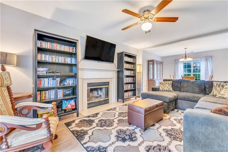 2744 Chalgrove Ln, Charlotte, NC 28216