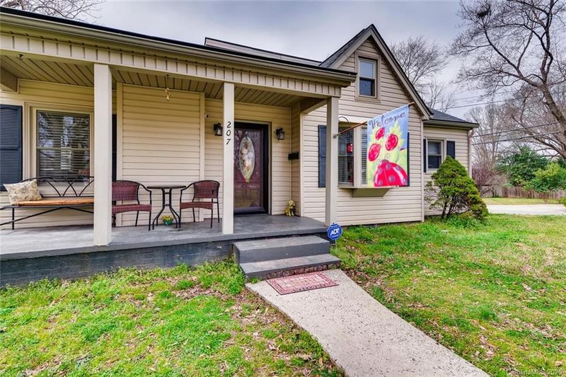 207 N Hoffman St, Dallas, NC 28034