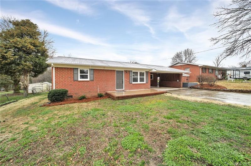 208 Gaddis Dr, Mount Holly, NC 28120