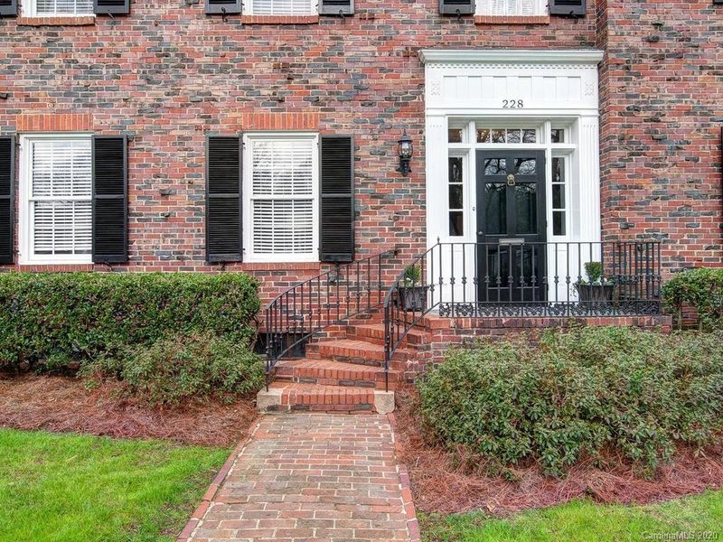228 Fenton Pl, Charlotte, NC 28207