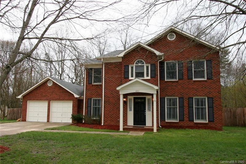 1311 Cindy Carr Dr, Matthews, NC 28105