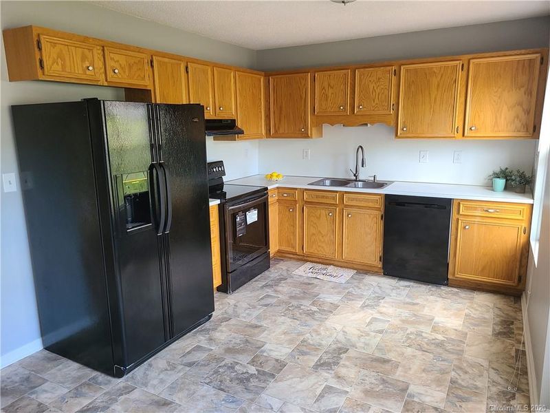 3038 38th Avenue Ln, Hickory, NC 28601
