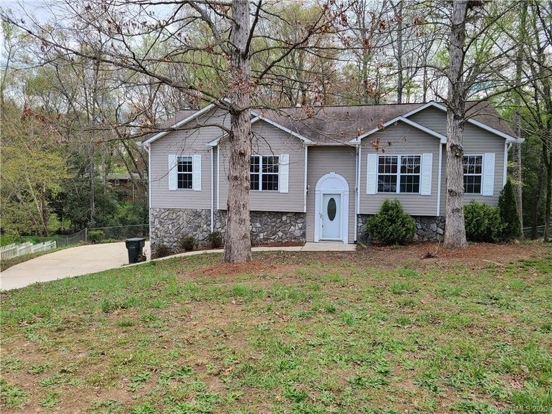 3038 38th Avenue Ln, Hickory, NC 28601