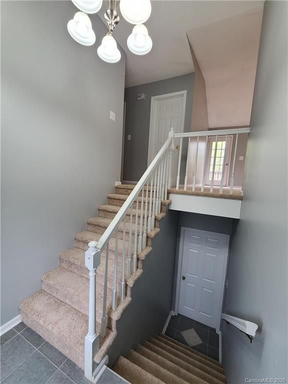 3038 38th Avenue Ln, Hickory, NC 28601