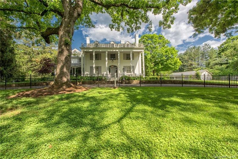 1260 6th St NW, Hickory, NC 28601