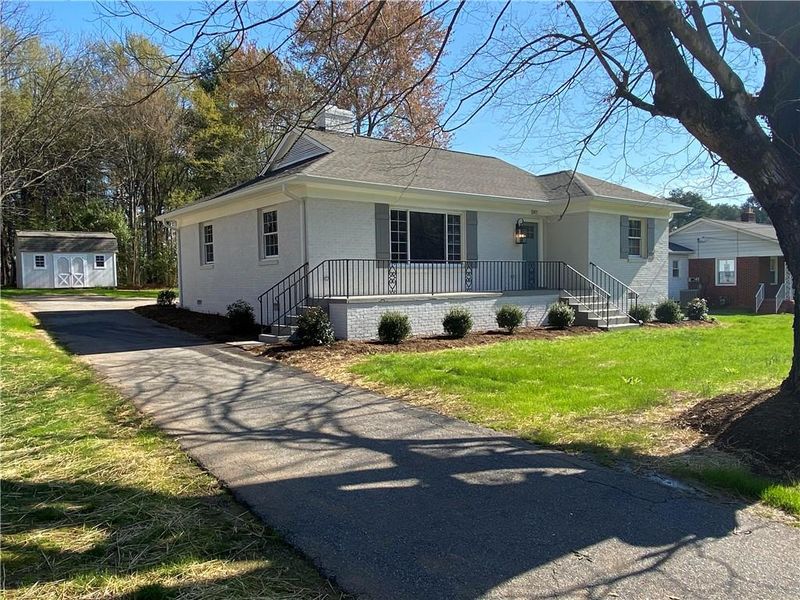 597 12th Ave NE, Hickory, NC 28601