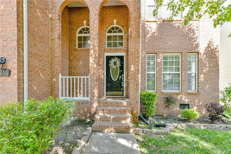 8215 Chatham Oaks Dr, Concord, NC 28027