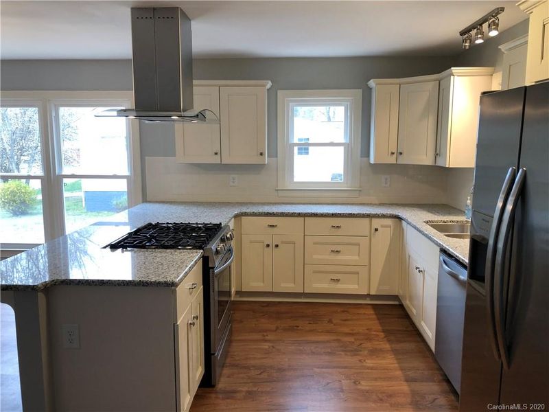 612 Sherrill Ave, Lincolnton, NC 28092