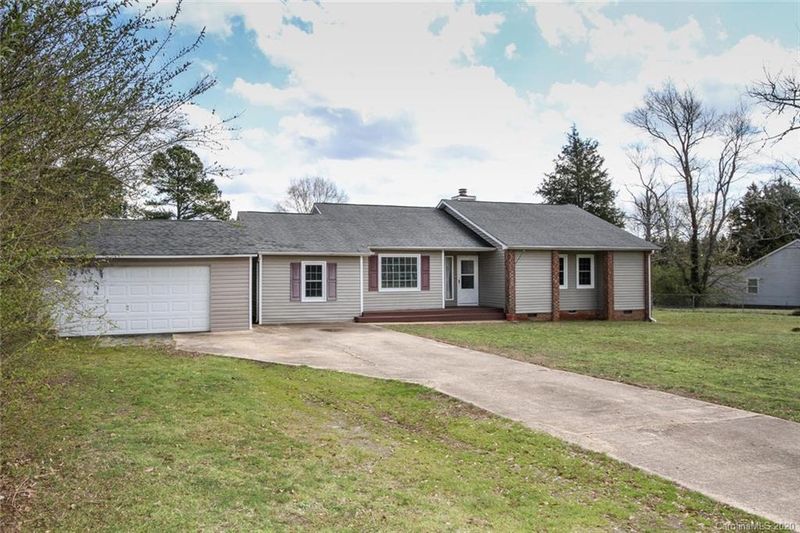 1277 Birchwood Dr, Clover, SC 29710