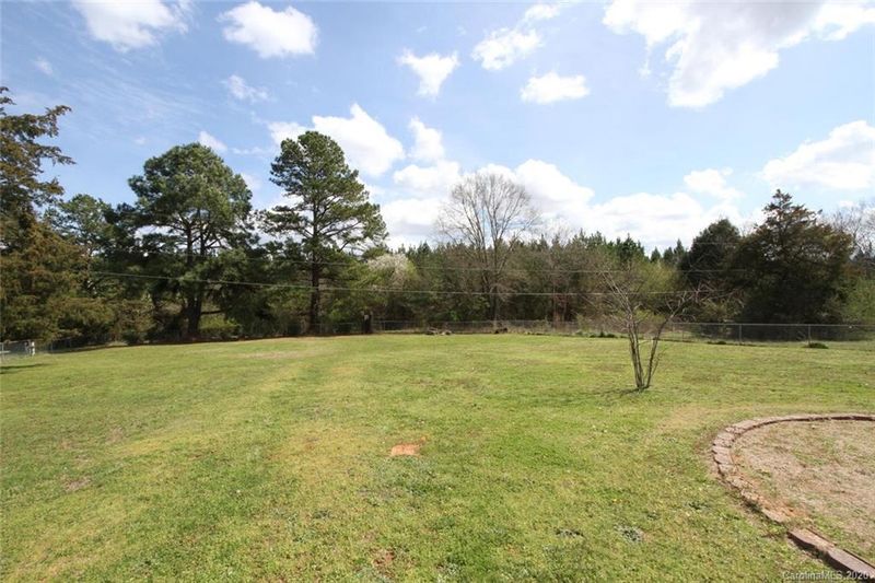1277 Birchwood Dr, Clover, SC 29710
