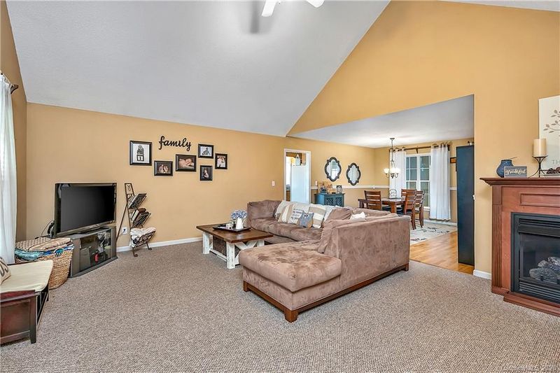1009 White Water Cir, Belmont, NC 28012