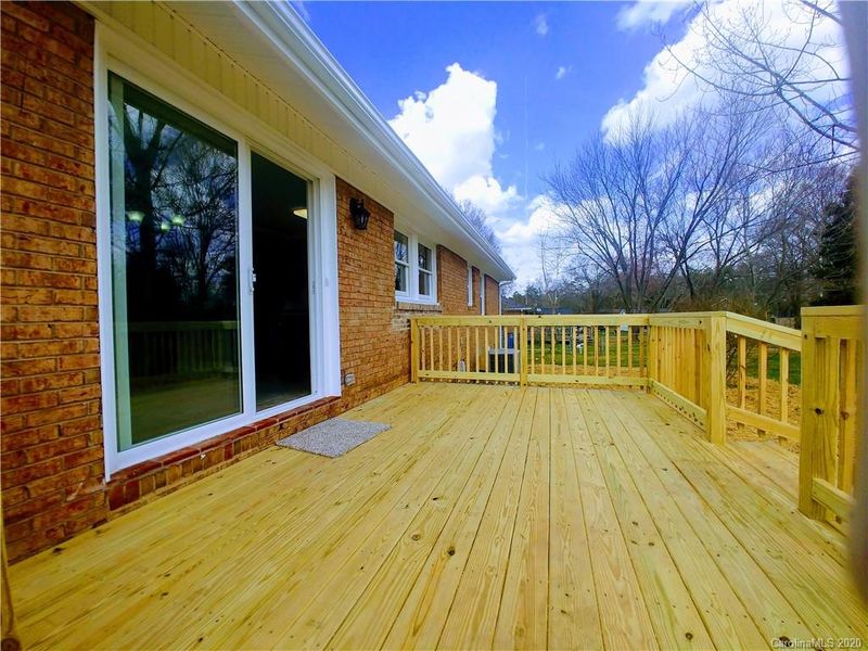 2325 Community Park Dr, Matthews, NC 28104