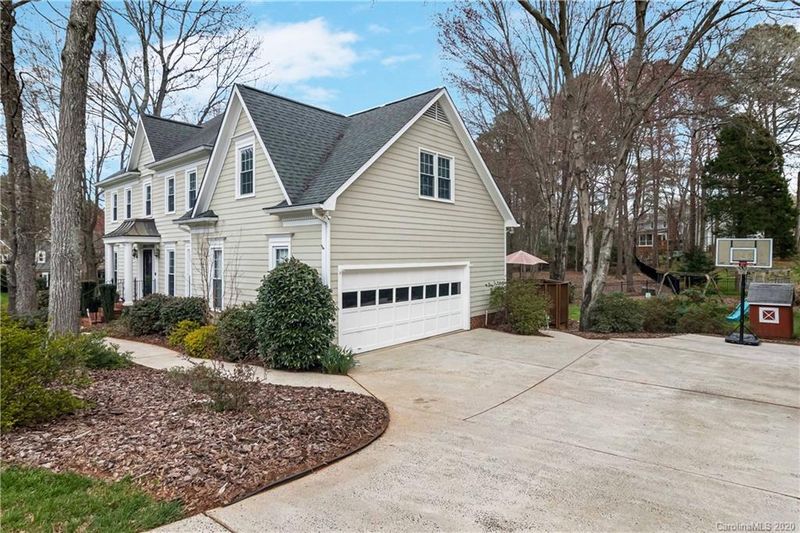 2521 Winterbrooke Dr, Matthews, NC 28105