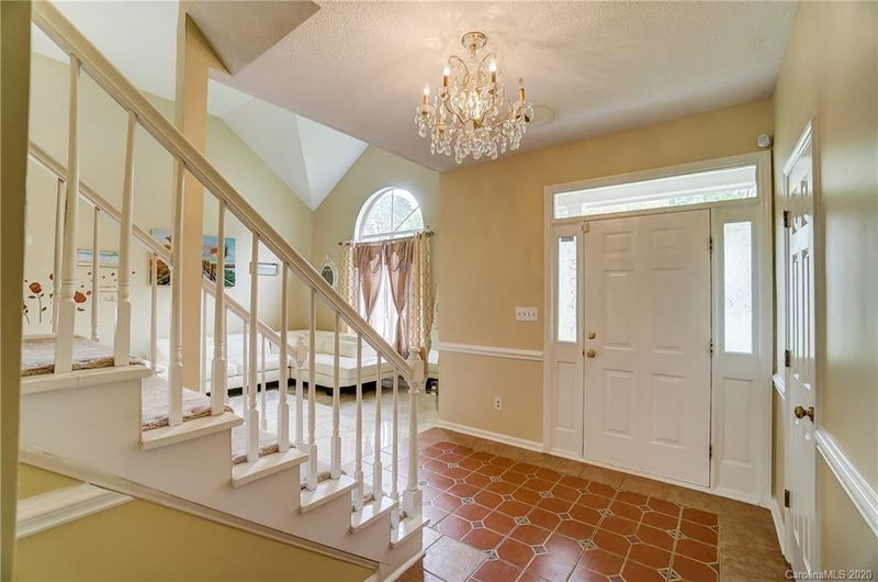 5505 Ashbluff Ct, Charlotte, NC 28216
