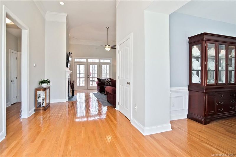 4721 Mountain Point Ln, Charlotte, NC 28216