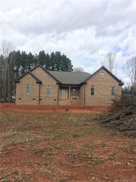 1027 Maple Dr, Newton, NC 28658