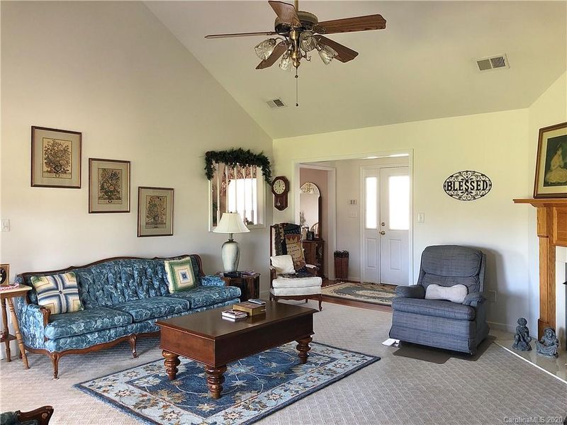1011 Walnut Springs Ct, Dallas, NC 28034