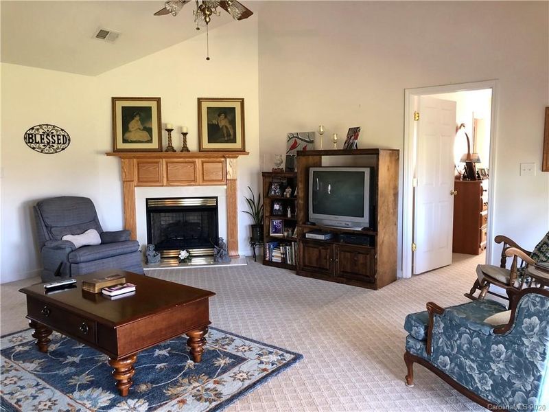 1011 Walnut Springs Ct, Dallas, NC 28034
