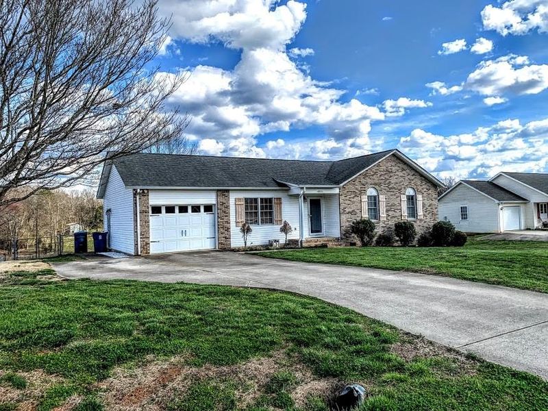 4826 Thoreau Dr, Conover, NC 28613