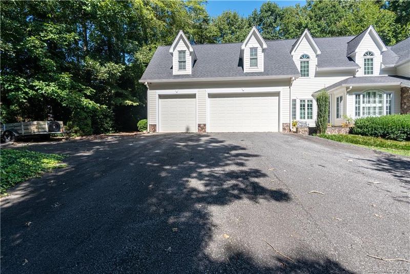 3216 Pinehurst Rd, Statesville, NC 28625