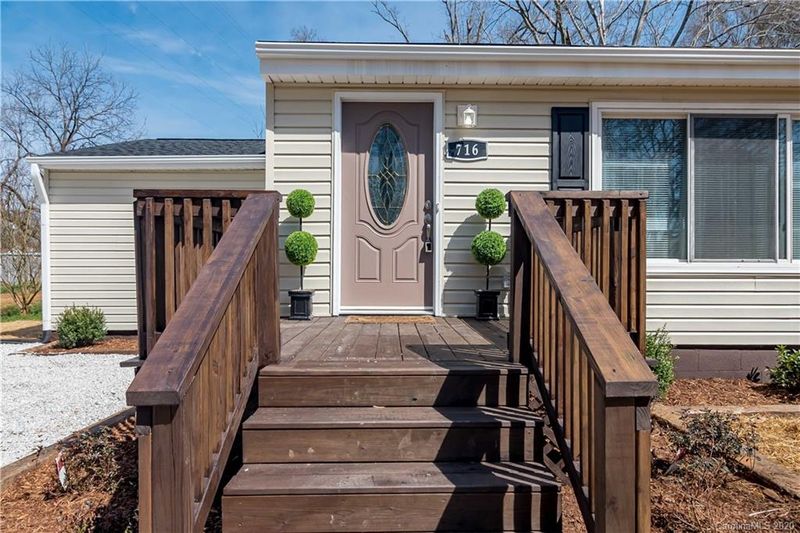 716 Perkins St, Lowell, NC 28098