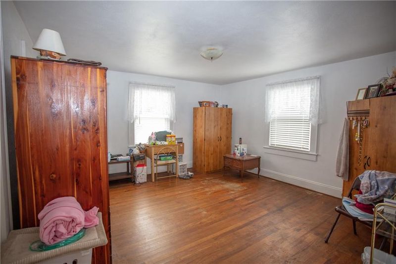 633 1st Ave NW, Hickory, NC 28601