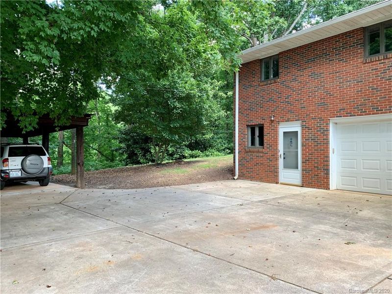6713 Woodland Cir, Charlotte, NC 28216