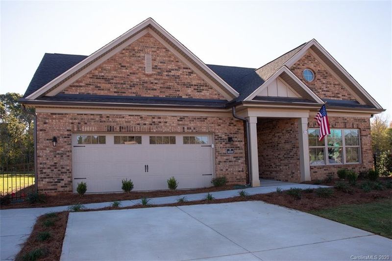 5268 Courtyard Ln, Cramerton, NC 28012