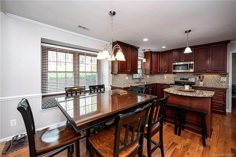 734 Walnut Point Dr, Matthews, NC 28105