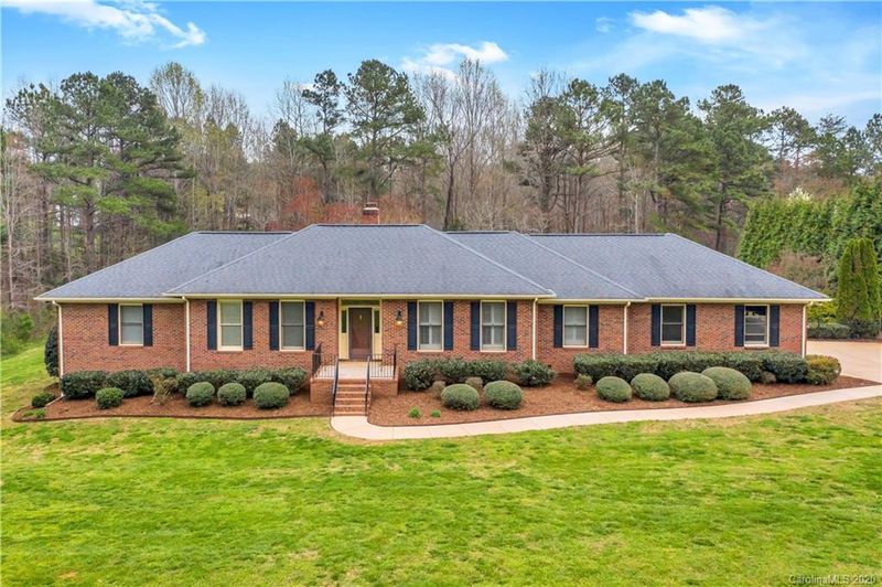 4512 King Crowder Dr, Gastonia, NC 28052