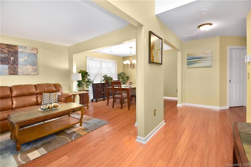 5930 Hidden Meadow Ln, Charlotte, NC 28269