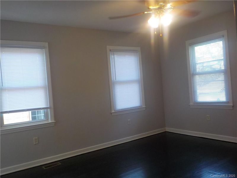 325 Oregon St #11, Charlotte, NC 28208