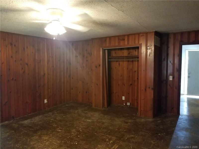 703 St Michaels Ln, Gastonia, NC 28052