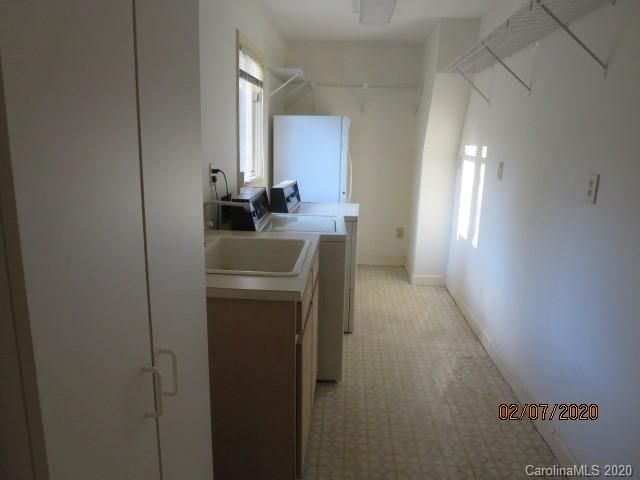5830 Donegal Dr, Charlotte, NC 28212