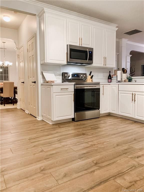9627 Kenneth Oren Dr, Charlotte, NC 28213