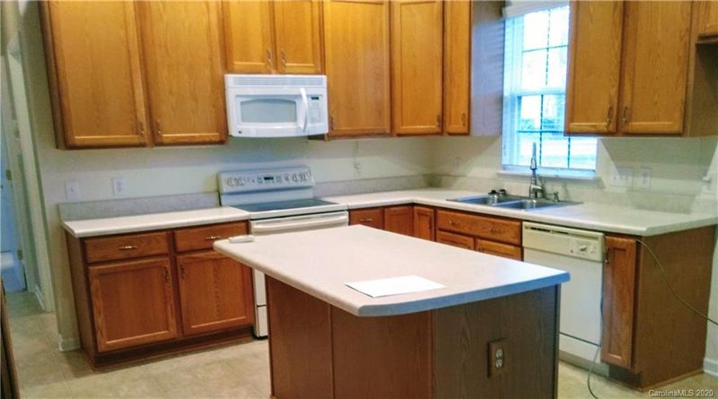 9101 Duckhorn Dr, Charlotte, NC 28277