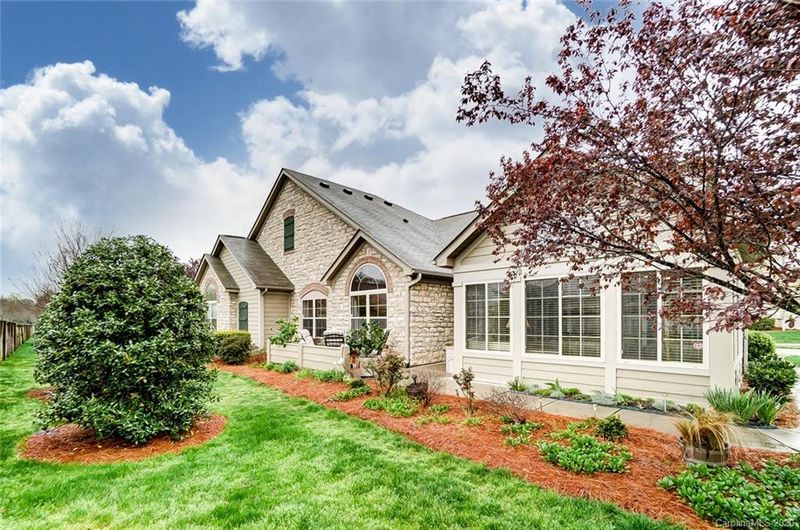 2428 Coltsview Ln, Matthews, NC 28105