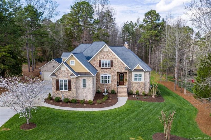 6243 Fox Chase Dr, Davidson, NC 28036