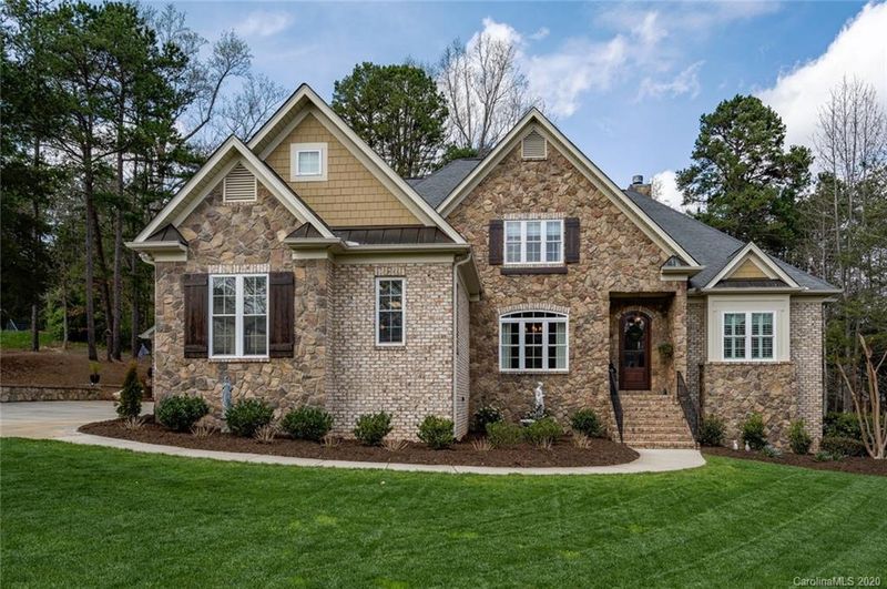 6243 Fox Chase Dr, Davidson, NC 28036