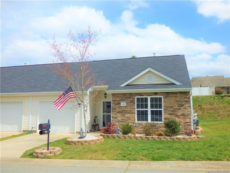 120 Woodbridge Cir, Mount Holly, NC 28120