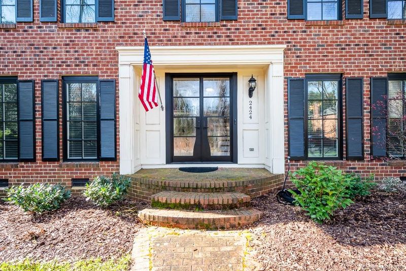 2424 Wolfe Ridge Rd, Charlotte, NC 28210